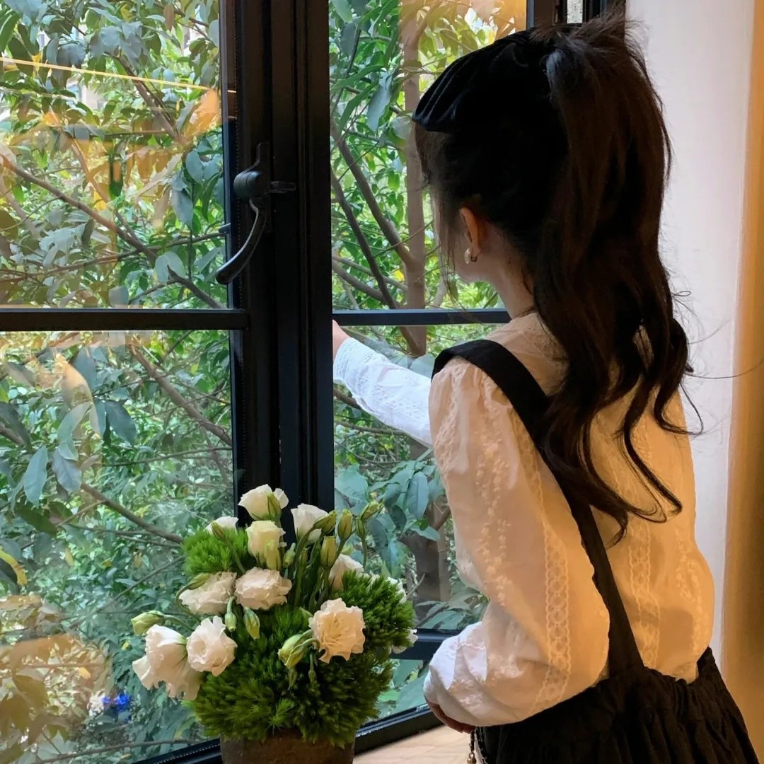 校服的裙摆